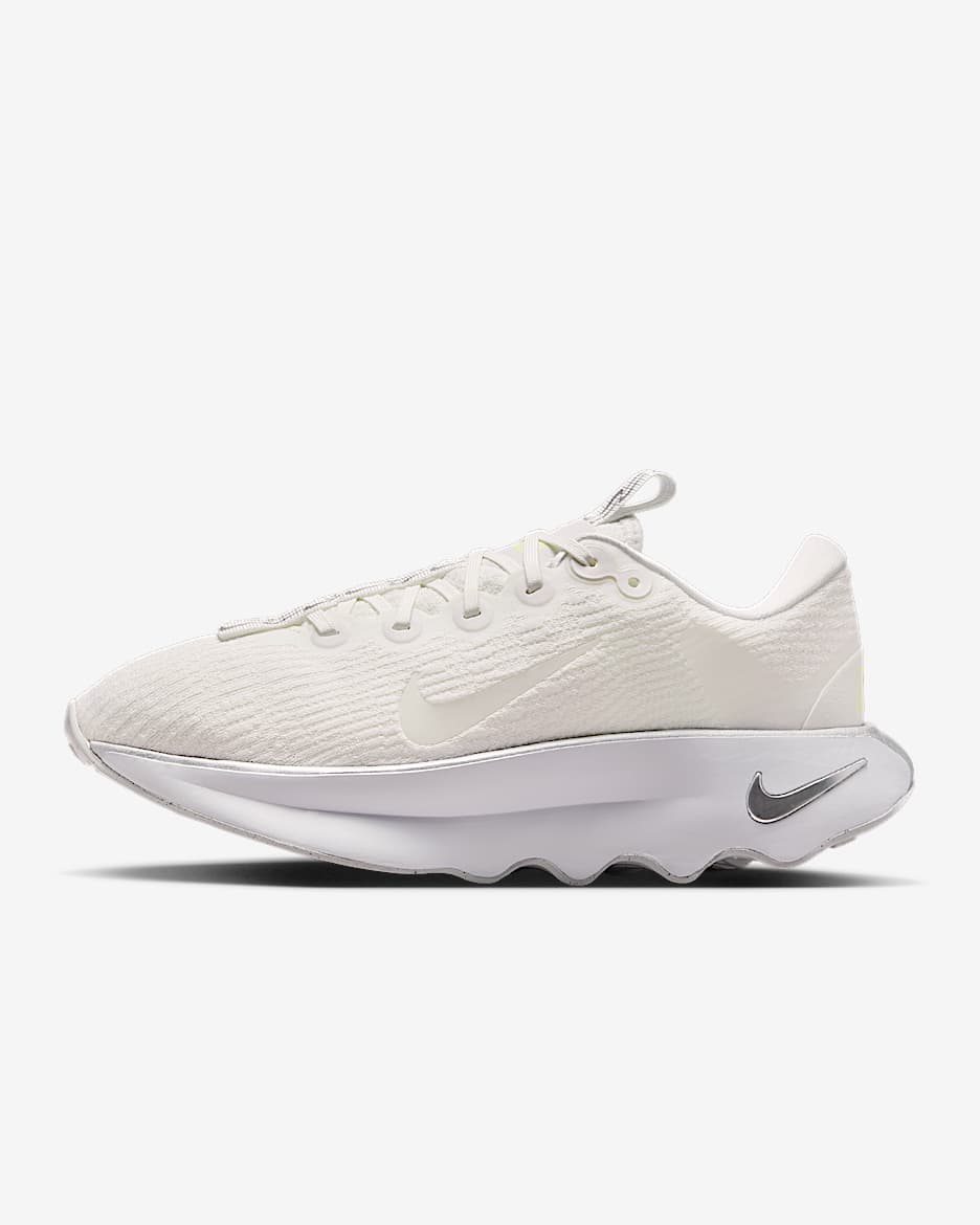 Nike Motiva 女子步行运动鞋 - 山峰白/白色/金属银/山峰白