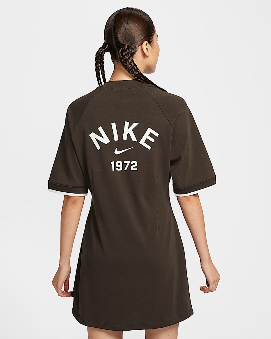 Nike Sportswear Collection 女子T恤式连衣裙 - 丝绒棕/帆白