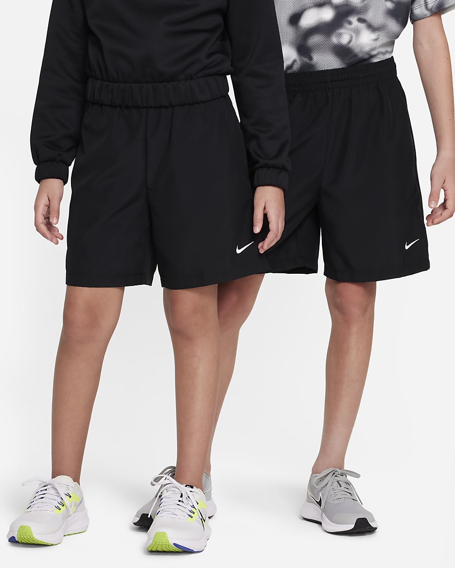 Nike Multi Dri-FIT 大童（男孩）透气速干训练短裤 - 黑/白色