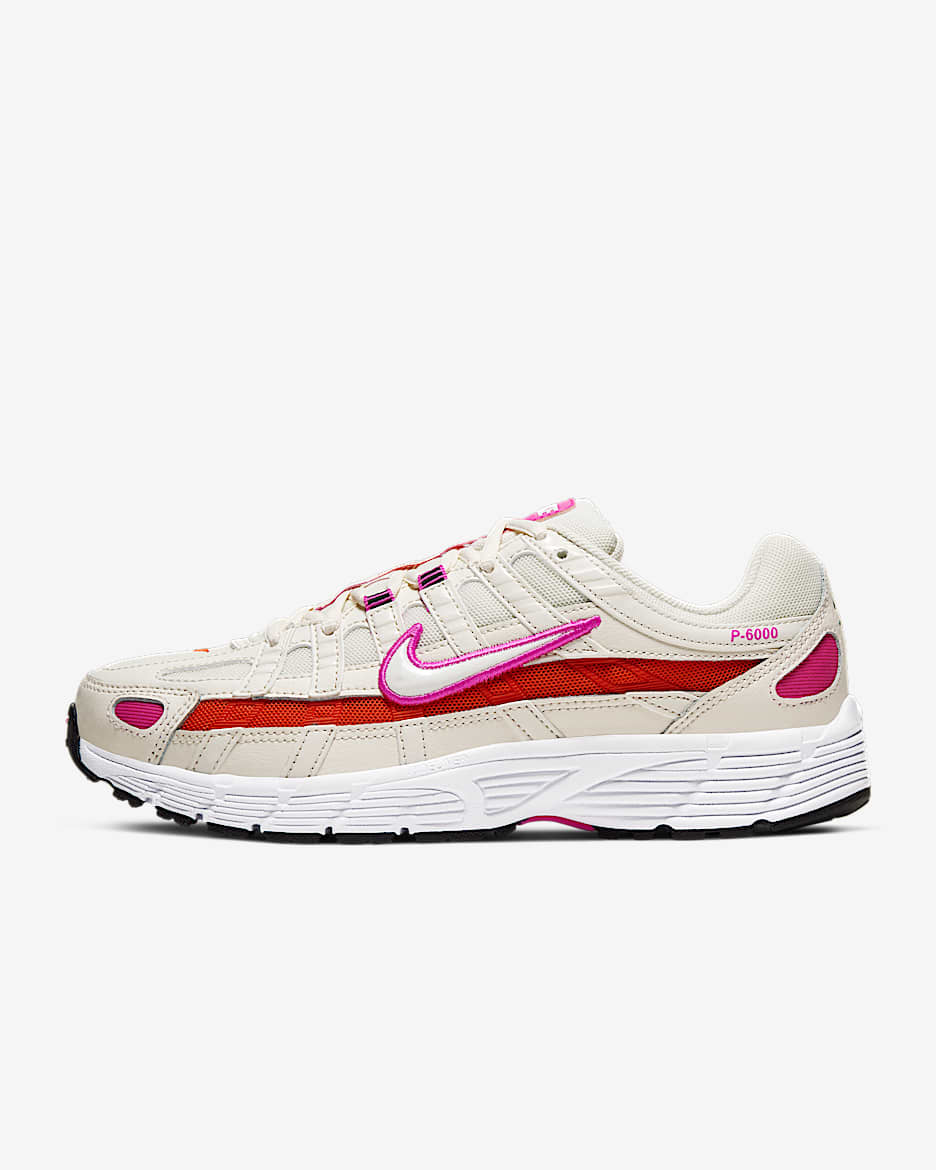 Nike P-6000 ESS 女子复古运动鞋 - 淡象牙白/火焰粉/队橙/白色