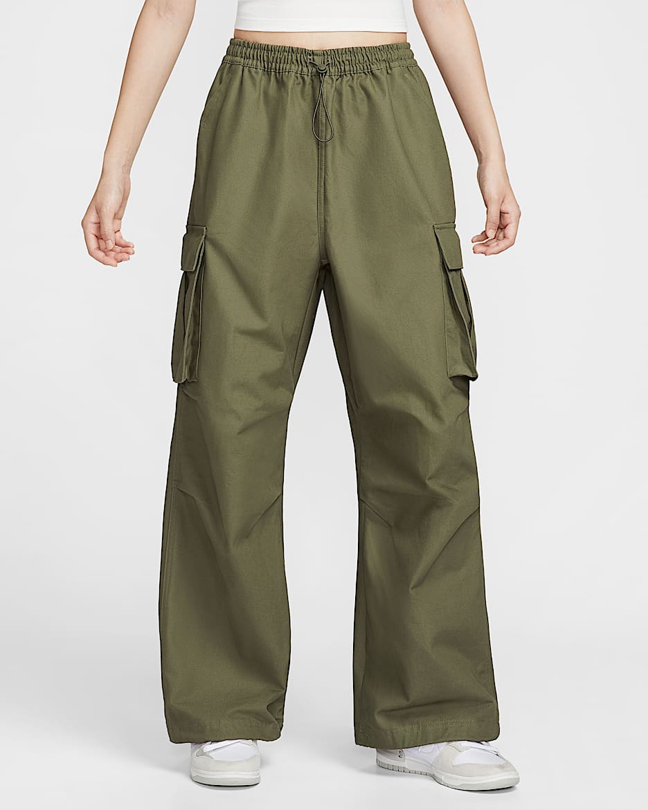 Nike Sportswear 女子中腰 Oversize 风梭织工装长裤 - 中橄榄绿/帆白