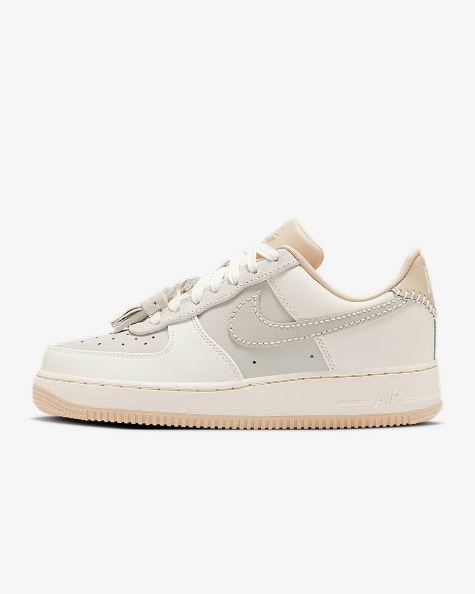 Nike Air Force 1 '07 女子小流苏配饰空军一号运动鞋 - 浅骨色/帆白/牛津粉/浅骨色