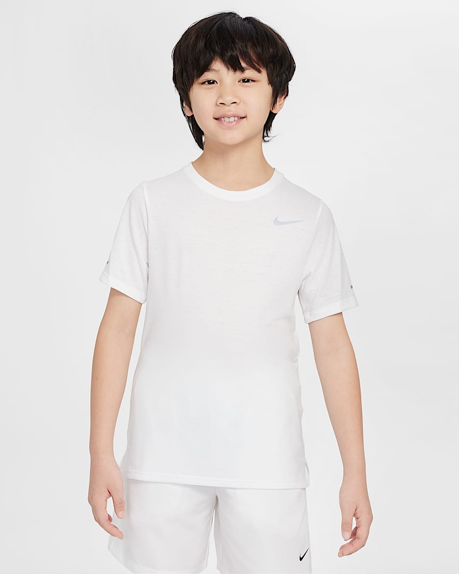 Nike Dri-FIT Miler 大童（男孩）透气速干短袖训练上衣 - 白色