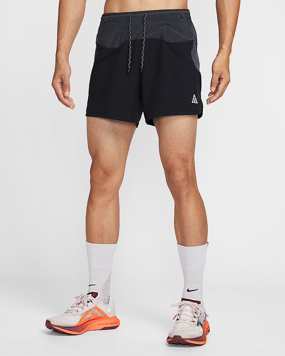 Nike ACG Dri-FIT ADV 男子速干短裤（含衬裤） - 黑/煤黑/山峰白