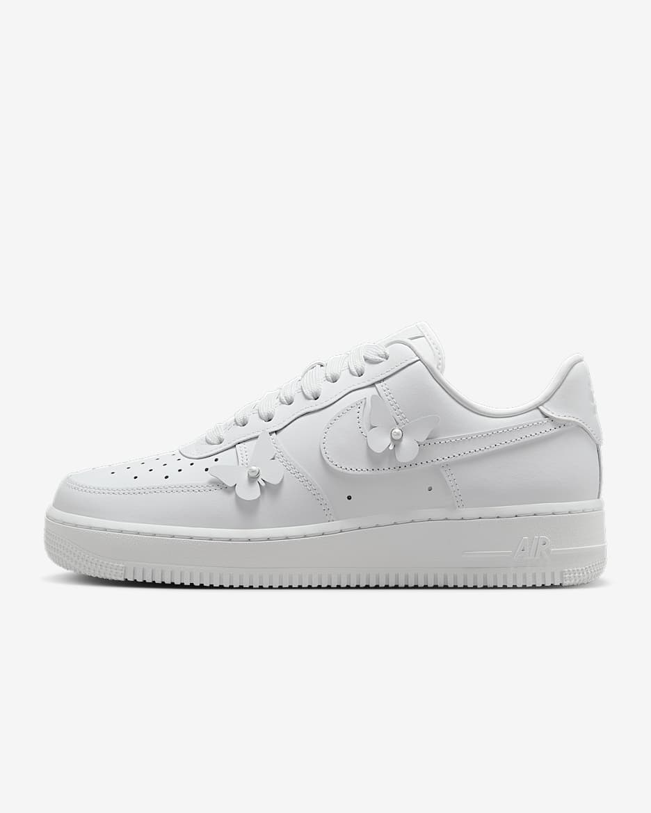 Nike Air Force 1 Low 女子空军一号运动鞋 - 白色/黑/白色