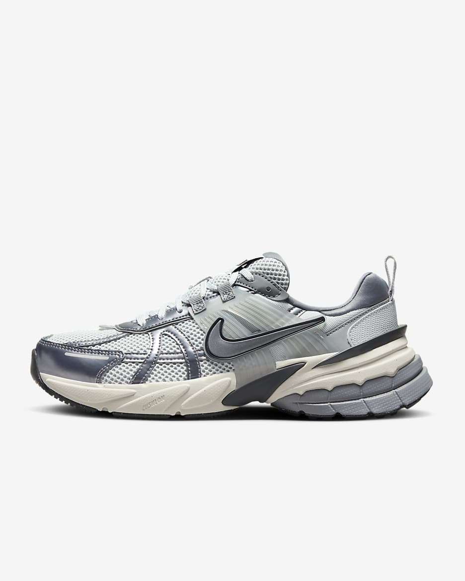 Nike V2K Run 复古运动鞋 - 白金色/狼灰/冷灰/金属灰