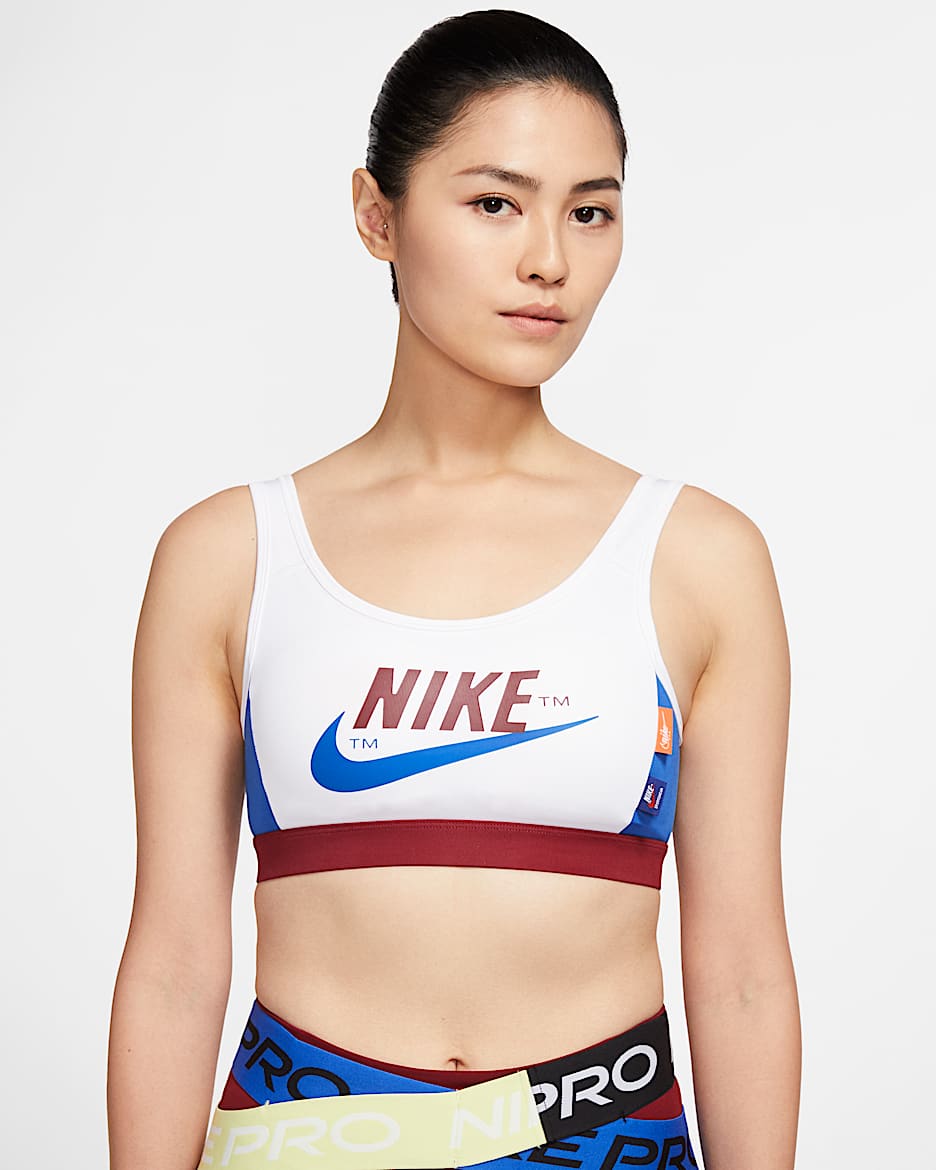 Nike Swoosh 女子中强度支撑一片式衬垫运动内衣 - 白色/队红/游戏宝蓝/游戏宝蓝