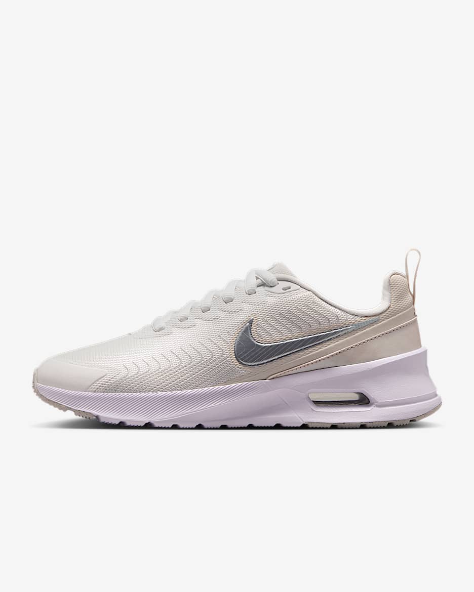 Nike Air Max Nuaxis SE 女子运动鞋 - 山峰白/浅土褐/白色/金属银
