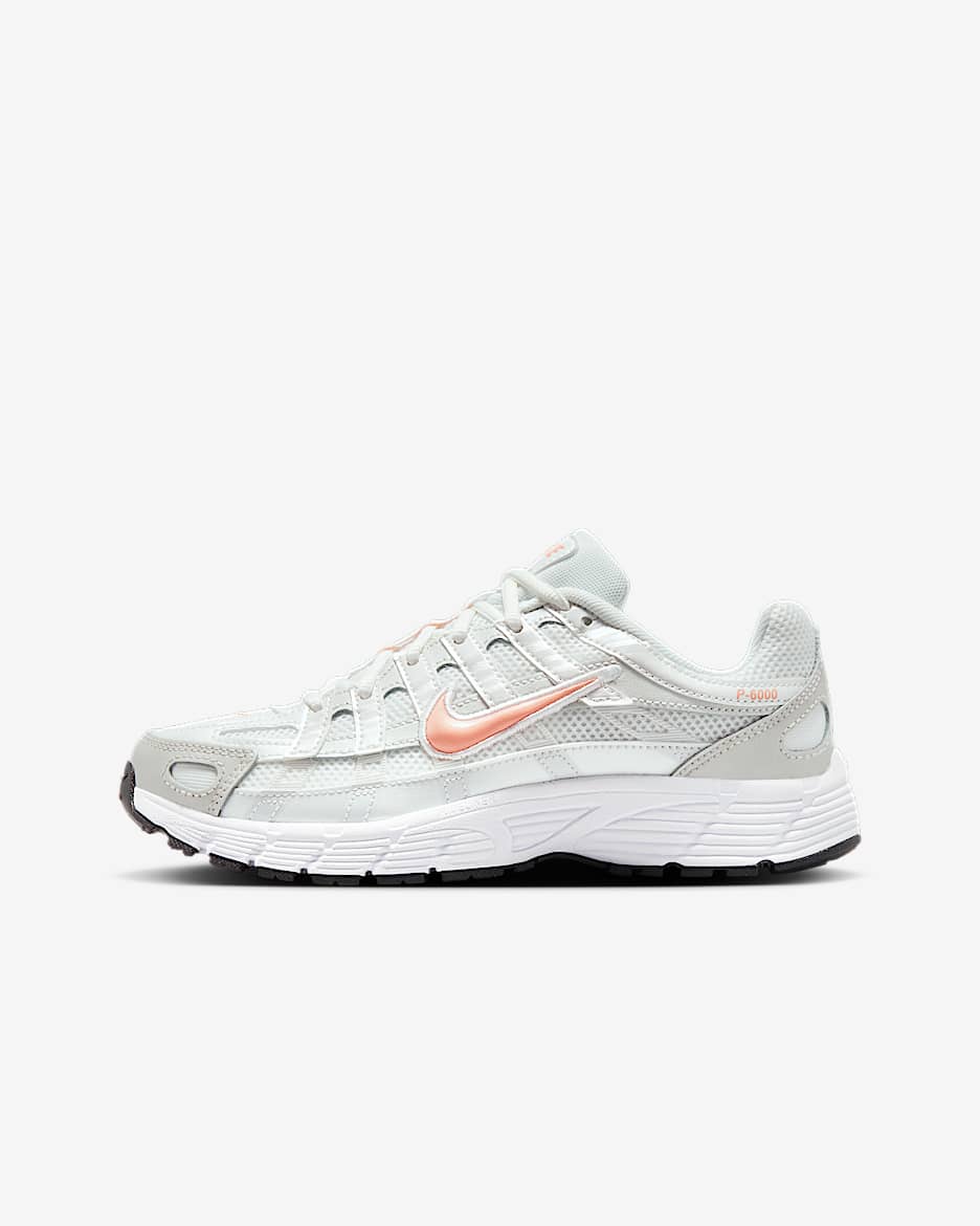 Nike P-6000 复古跑鞋风大童运动鞋 - 山峰白/金属山峰白/黑/杏黄粉