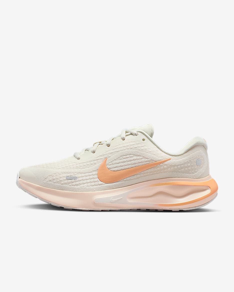 Nike Journey Run 女子公路跑步鞋 - 帆白/冰番石榴色/粉桔
