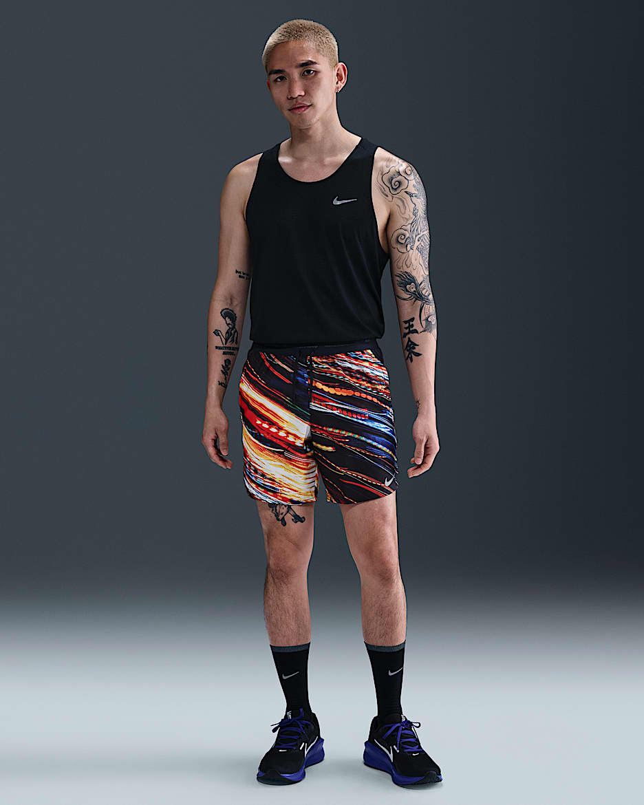 Nike Stride Dri-FIT 男子速干跑步短裤（含衬裤） - 白色/灰黑