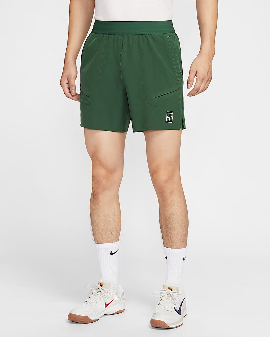 NikeCourt Advantage Dri-FIT 男子速干网球短裤 - 冷杉绿