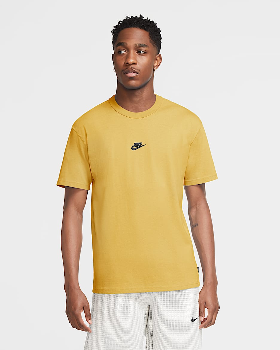 Nike Sportswear Premium Essential 男子T恤 - 土星金/黑