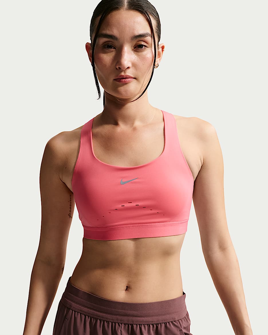 Nike Swift 女子速干高强度支撑轻衬运动内衣 - 珊瑚红/银