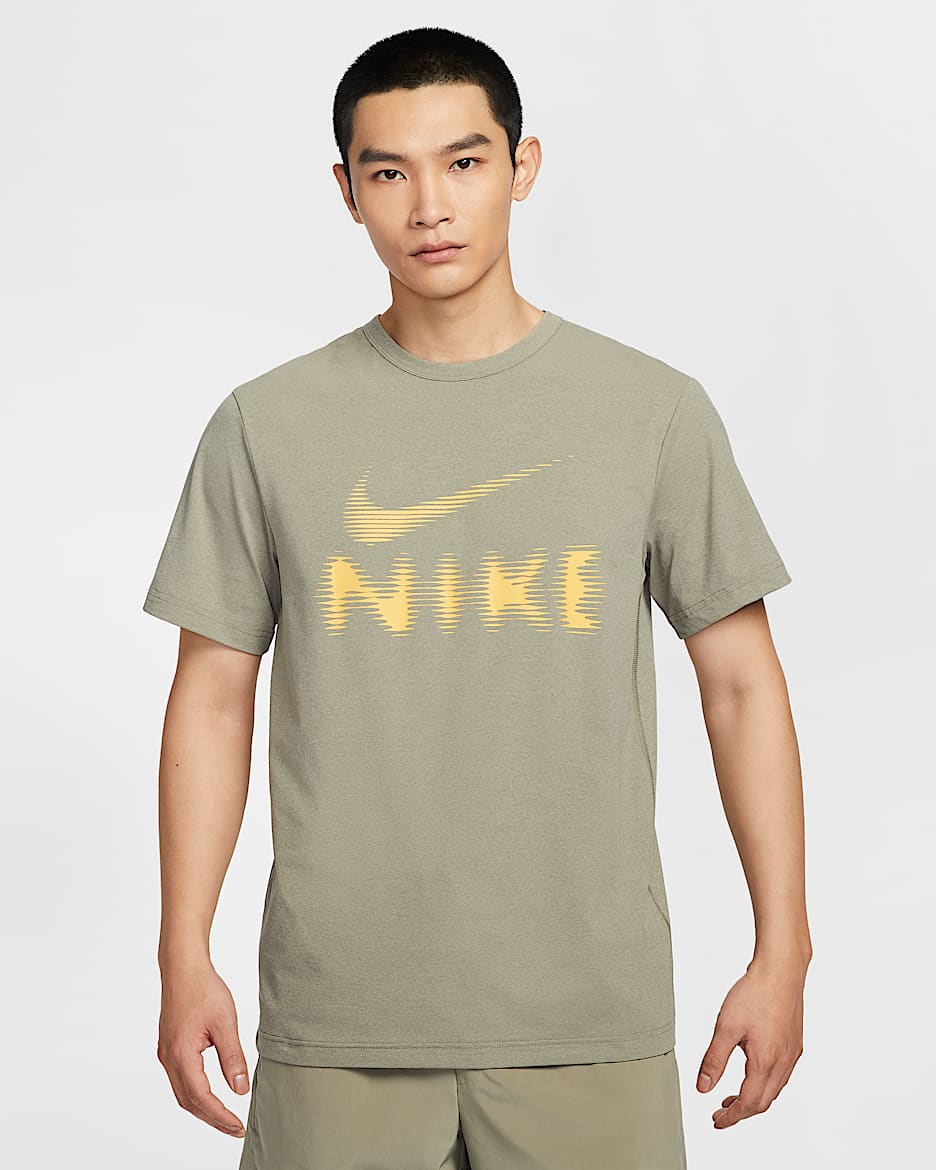 Nike Hyverse Dri-FIT 男子防晒速干百搭T恤 - 浅军绿