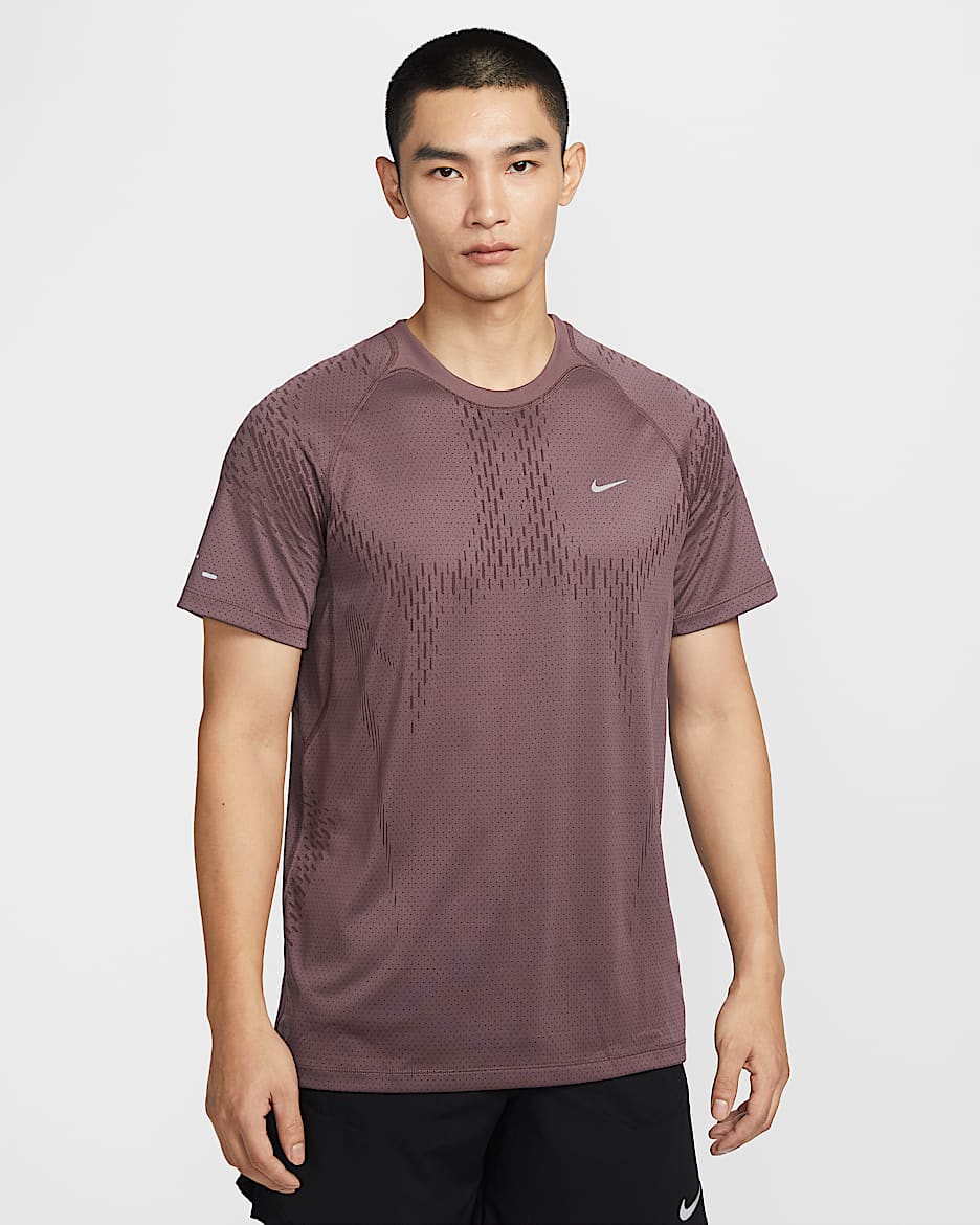 Nike Stride Dri-FIT ADV 男子速干短袖跑步上衣 - 图腾黑紫/鲜亮勃艮第酒红