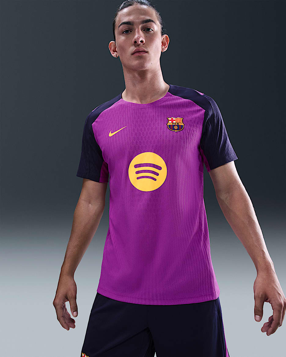 巴萨（巴塞罗那足球俱乐部） Strike Elite Nike Dri-FIT ADV 男子速干足球短袖上衣 - 明亮紫/帝王紫/中西金