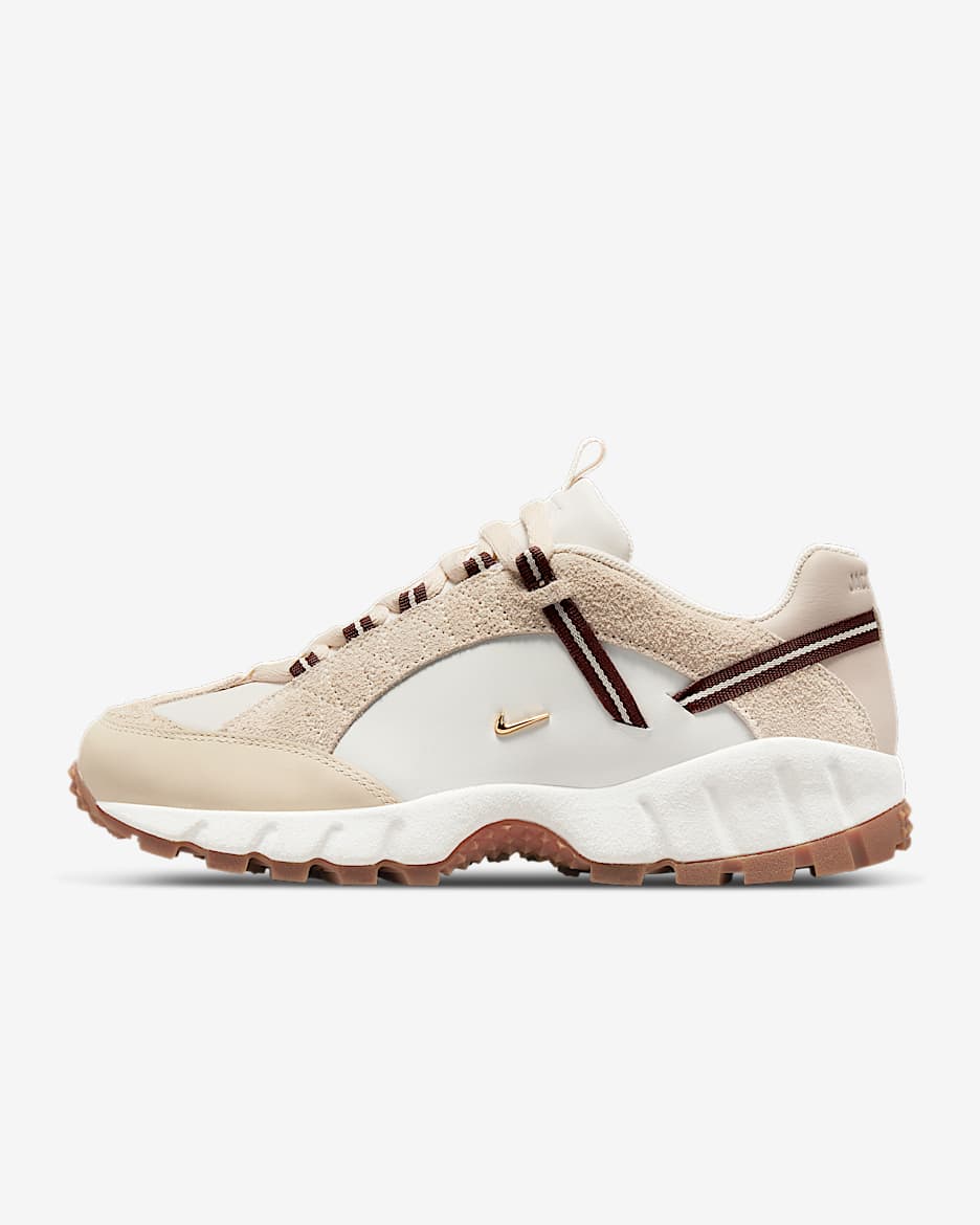 Nike Air Humara LX 女子运动鞋 - 浅骨色/帆白/金