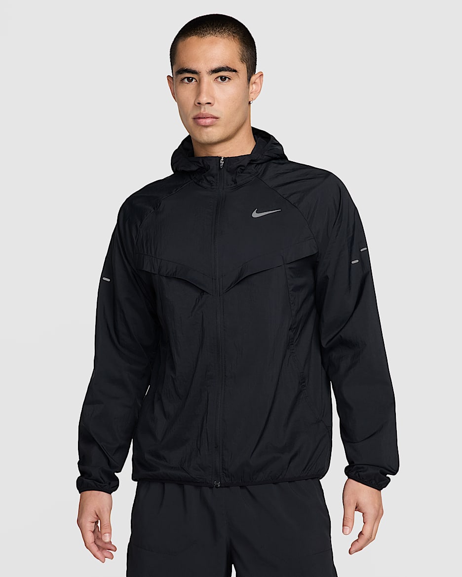 Nike Stride Repel 男子拒水跑步夹克防晒衣皮肤衣 - 黑/黑
