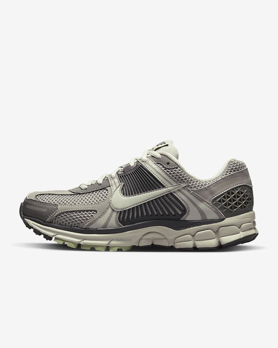 Nike Zoom Vomero 5 复古运动鞋 - 卵石灰/浅骨色/中灰/浅骨色