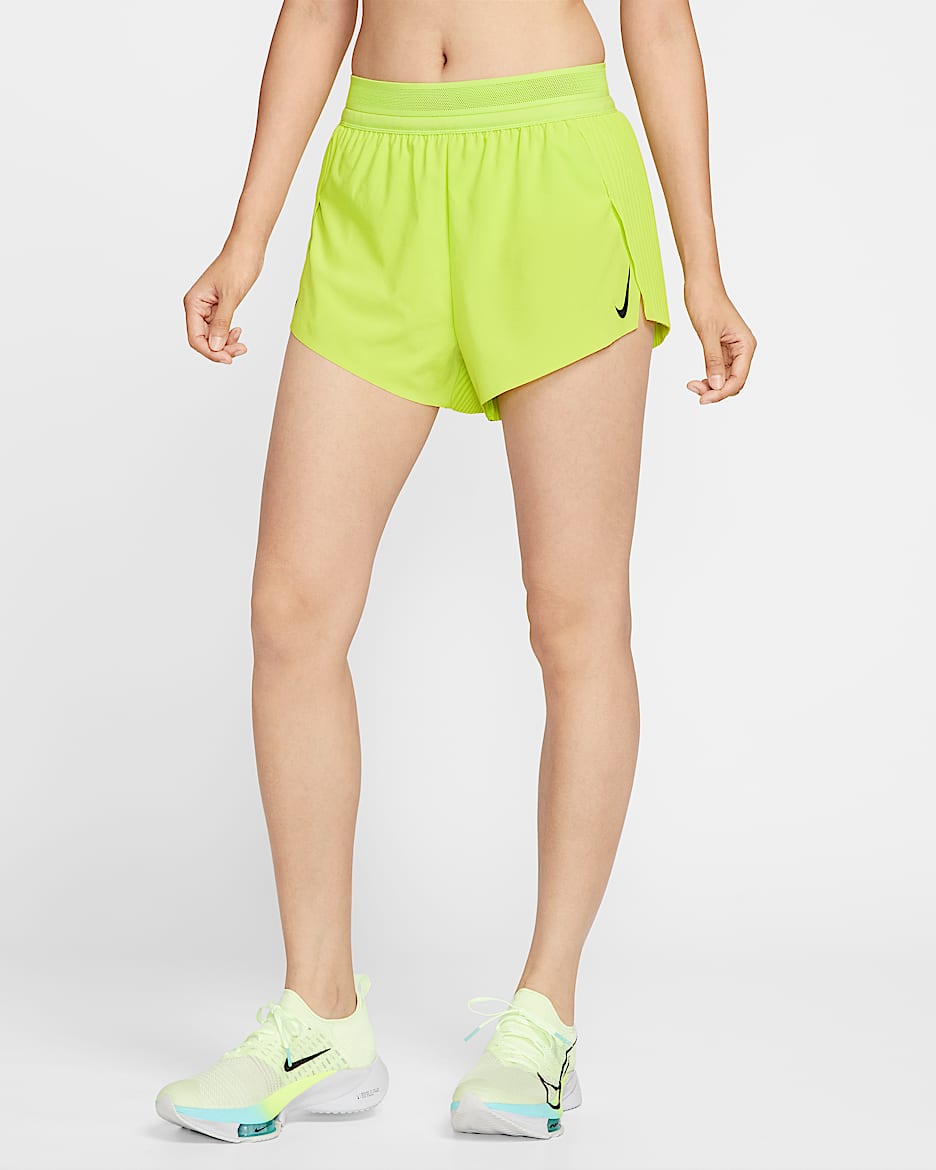 Nike AeroSwift Dri-FIT ADV 女子速干中腰跑步短裤（含衬裤） - 明黄/黑
