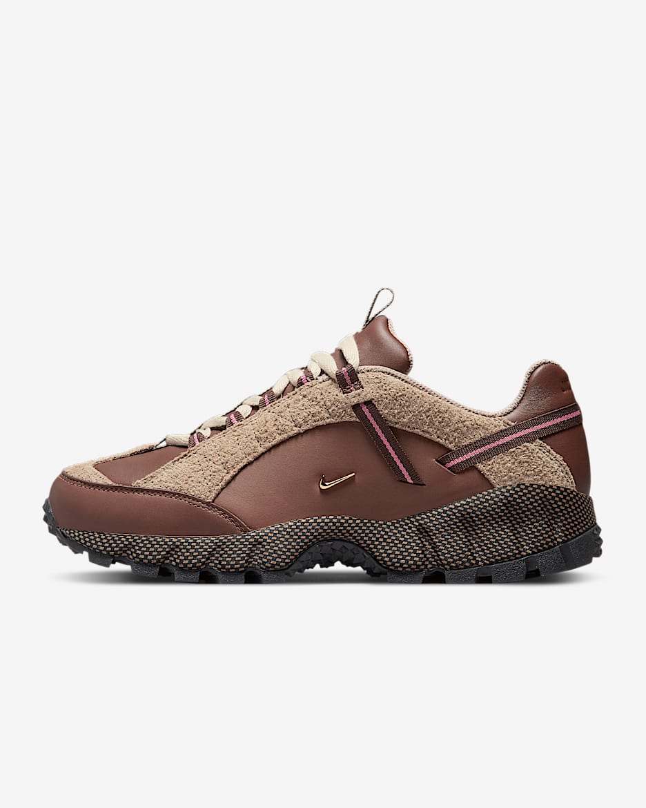Nike Air Humara LX 女子运动鞋 - 麦芽棕/麦芽棕/金