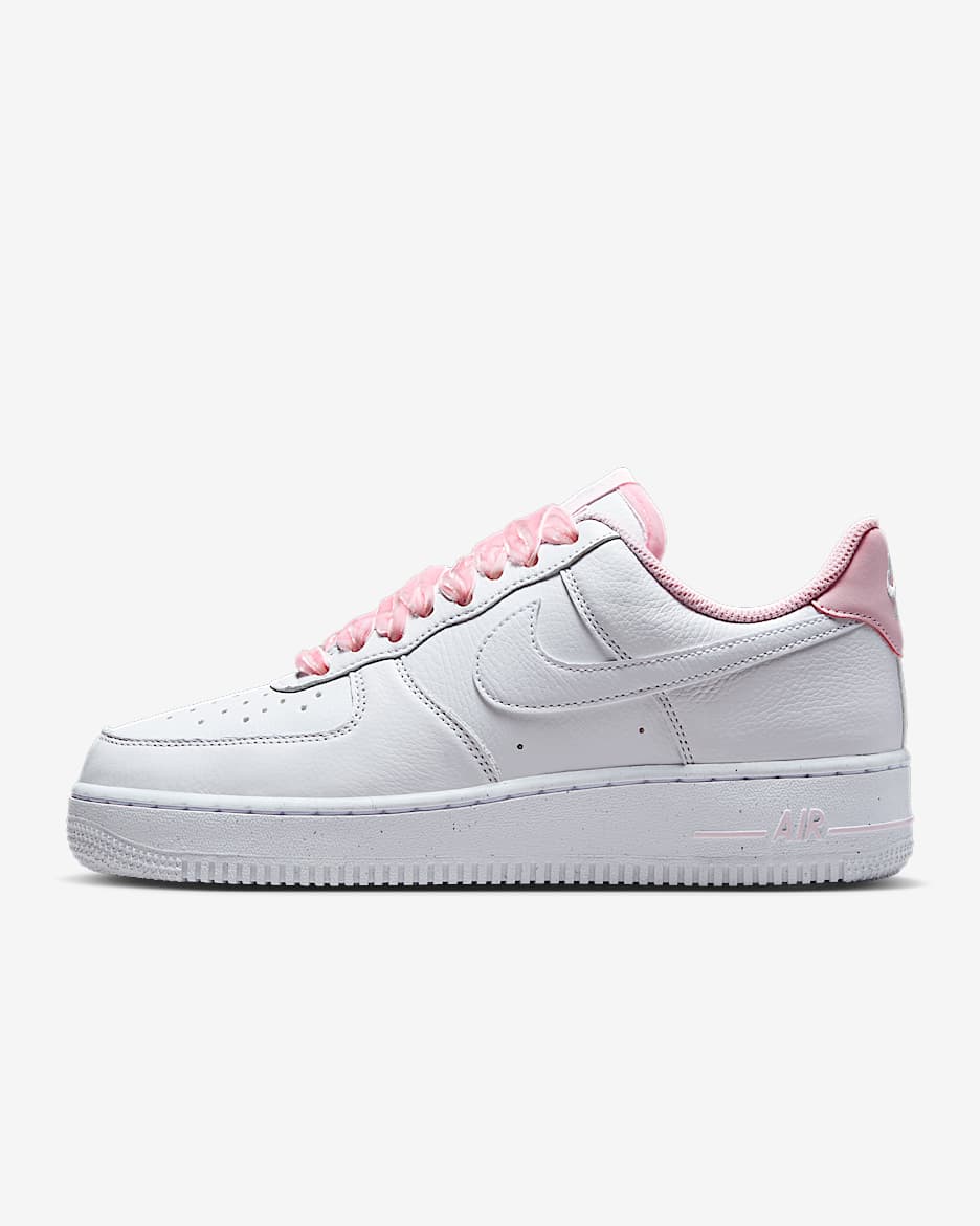 Nike Air Force 1 '07 Vintage 女子空军一号运动鞋 - 泡沫粉/雾灰/金属银/白色