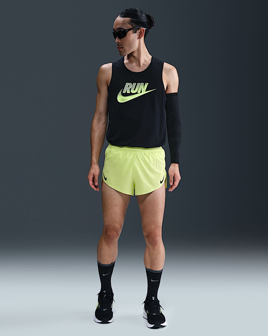 Nike AeroSwift Dri-FIT ADV 男子速干跑步短裤（含衬裤） - 浅柠檬黄/黑
