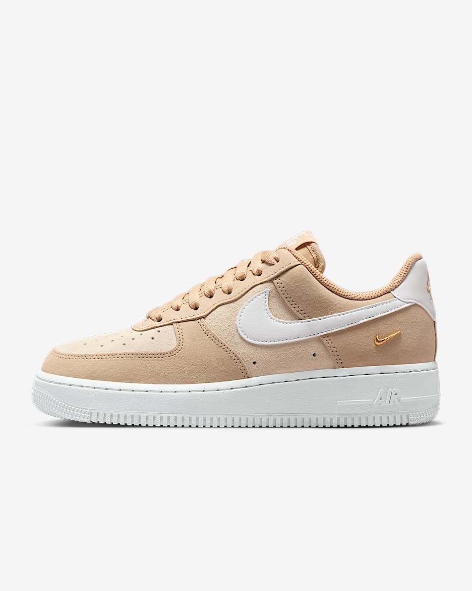 Air Force 1 '07 Low SE 女子空军一号运动鞋 - 亚麻/沙堆白/金属色/白色