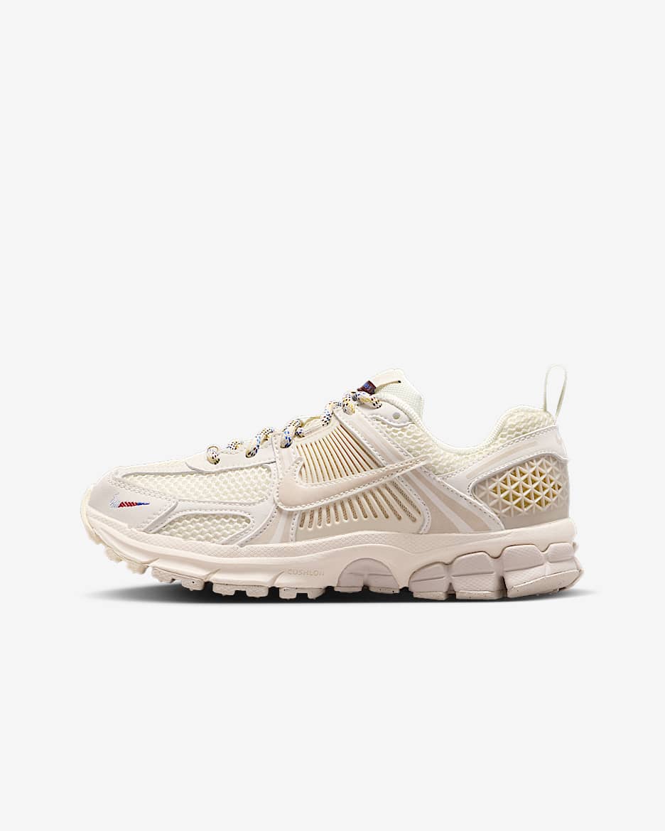 Nike Vomero 5 耐克小迈柔大童运动鞋 - 珍珠灰/鲜亮勃艮第酒红/彗星蓝/浅土褐
