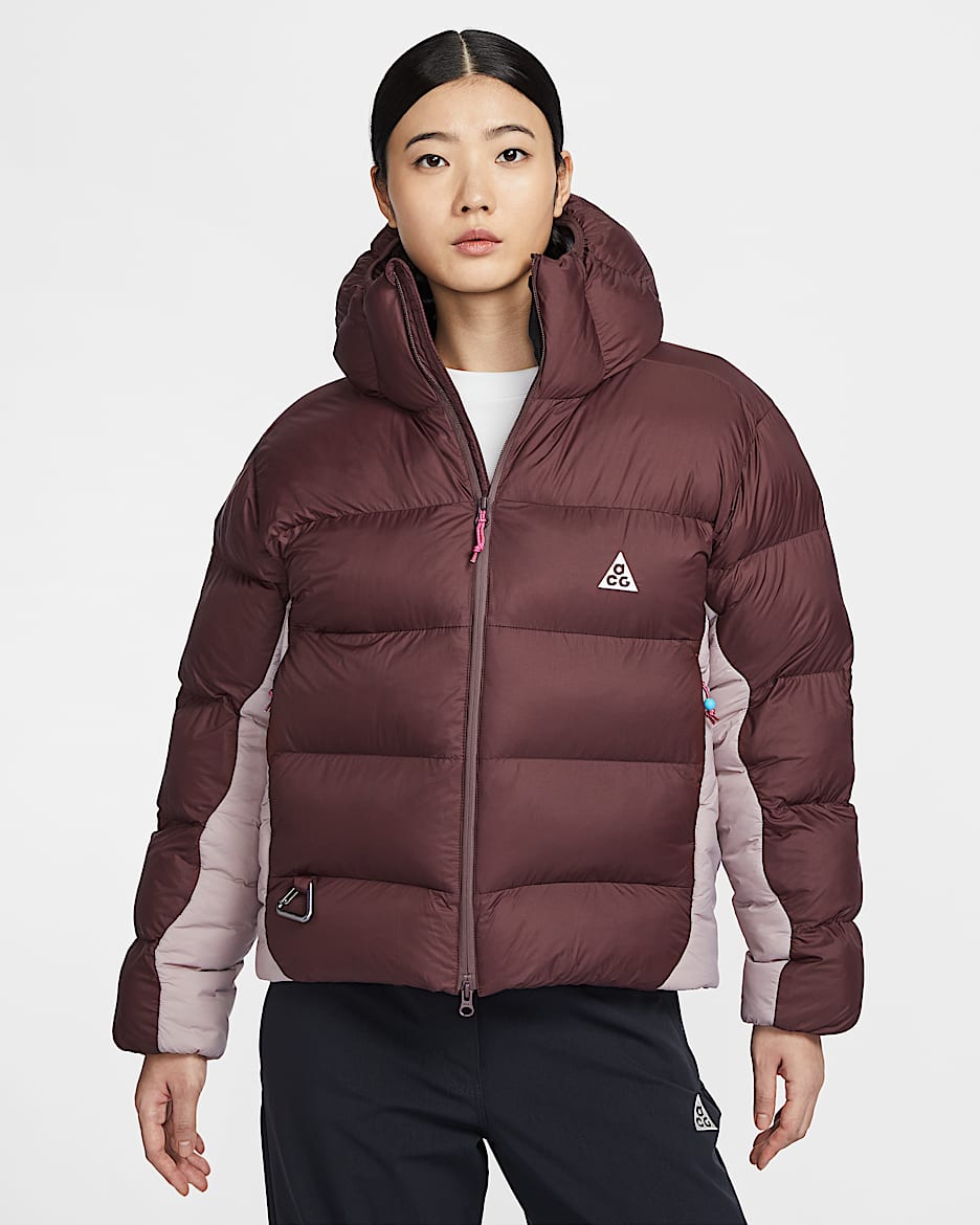 Nike ACG "Lunar Lake" PrimaLoft® Therma-FIT ADV 女子拒水宽松连帽夹克 - 鲜亮勃艮第酒红/浅矿石紫/黑/山峰白
