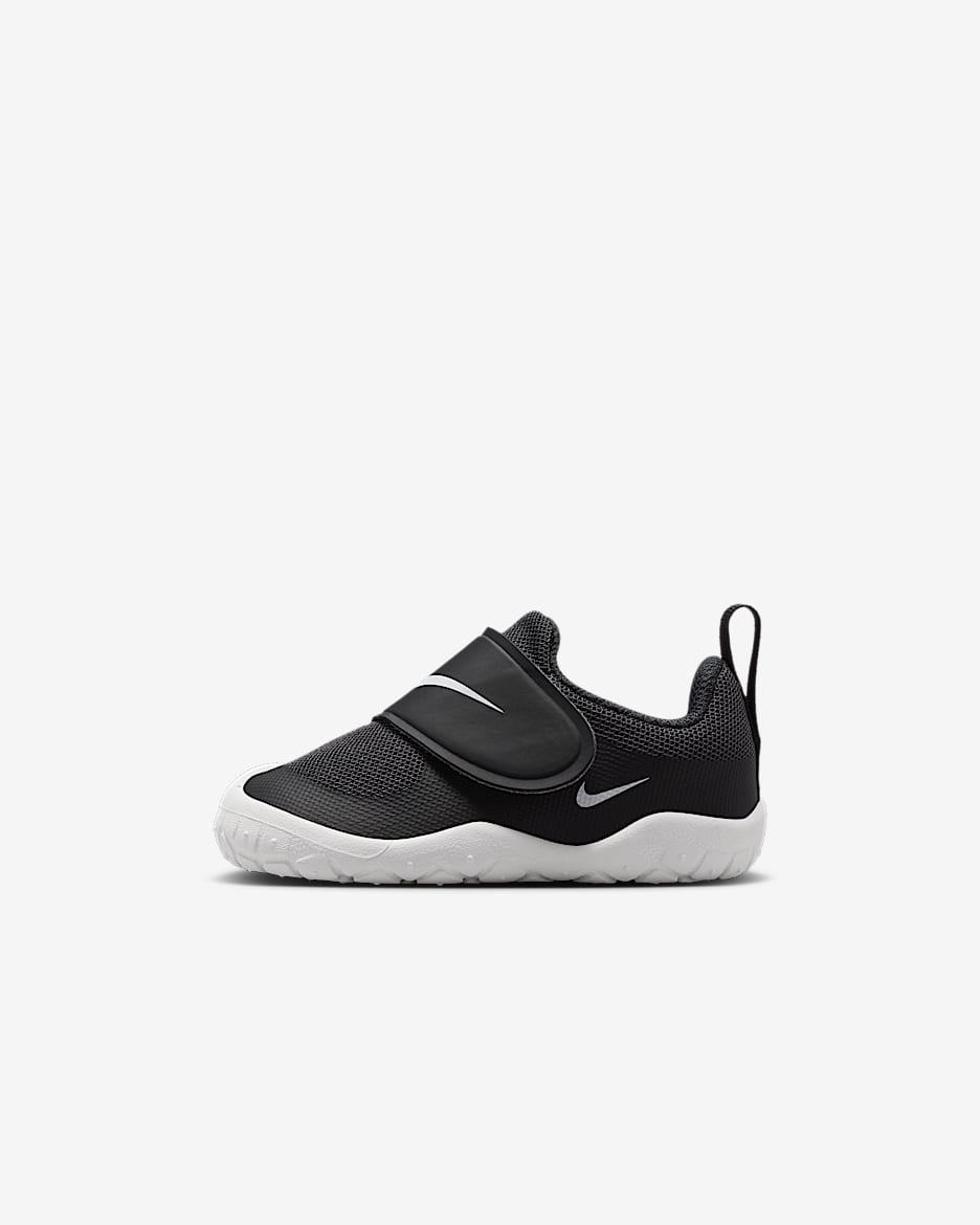 Nike Swoosh 1 Essential 马年限定脱缰系列新年款婴童运动鞋 - 黑/煤黑/山峰白/白色