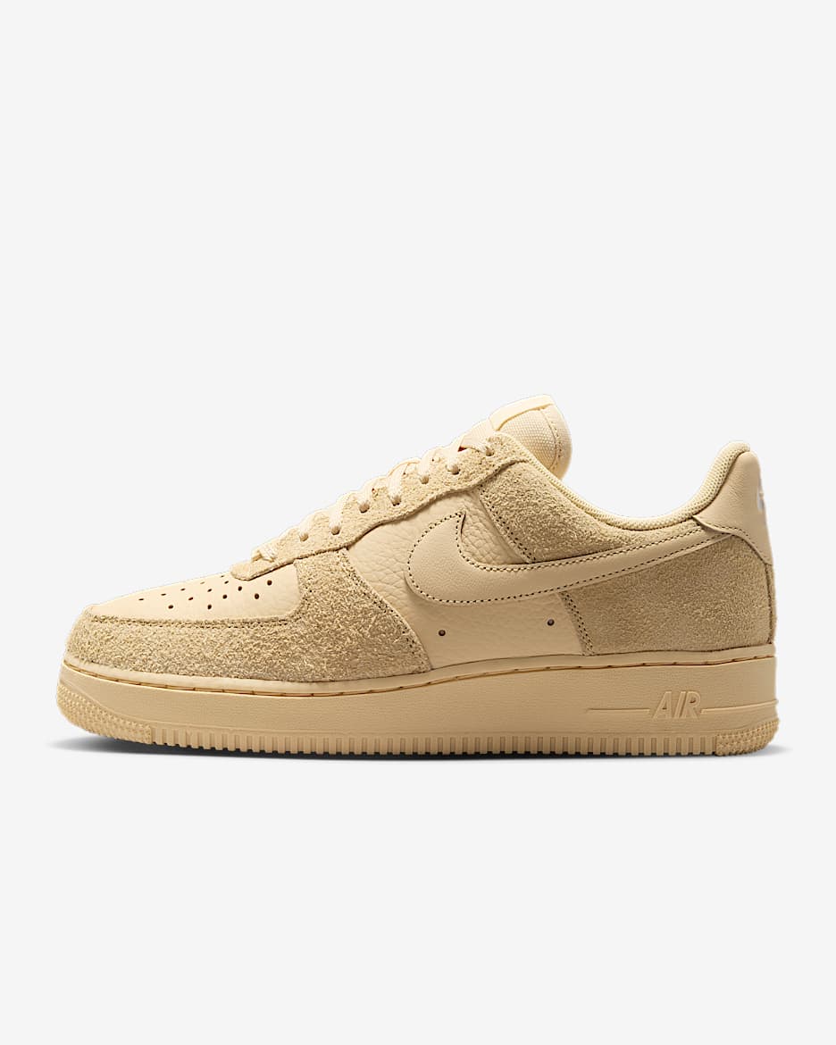 Nike Air Force 1 '07 LX 女子空军一号运动鞋 - 淡香草黄/淡象牙白/淡香草黄