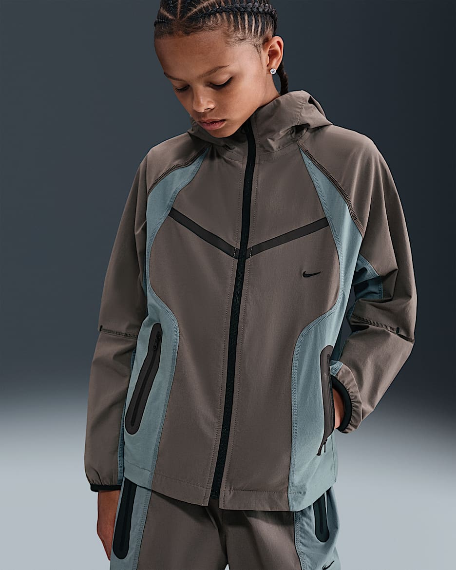 Nike Tech 大童（男孩）梭织夹克 - 洞穴石色/冷灰/黑