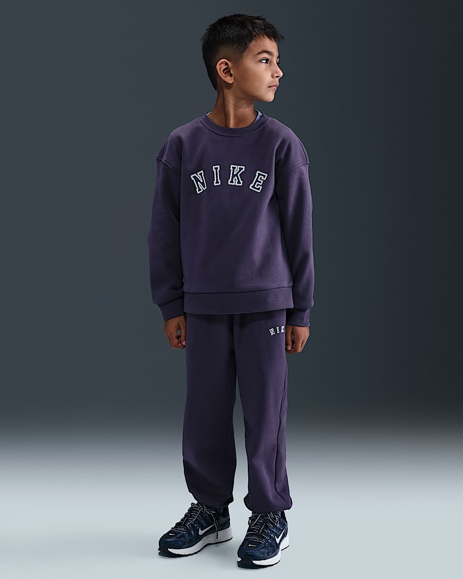 Nike Cozy 幼童加绒圆领上衣和长裤套装 - 乌紫