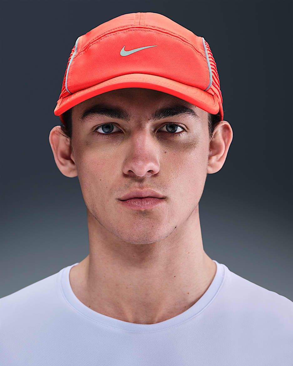 Nike Dri-FIT ADV Fly AeroAdapt 速干软顶运动帽 - 亮深红