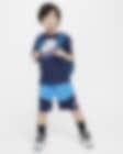 Low Resolution Nike Sportswear 幼童T恤和撞色短裤套装