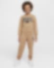 Low Resolution Nike Gameday Essentials 幼童加绒圆领上衣和长裤套装
