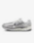 Low Resolution Nike Zoom Vomero 5 女子复古运动鞋