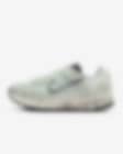 Low Resolution Nike Zoom Vomero 5 复古运动鞋
