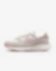 Low Resolution Nike Phoenix Waffle 情人节女子厚底运动鞋