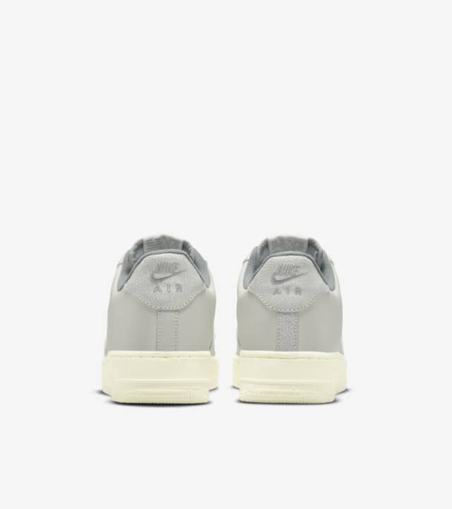 Air Force 1 'Light Bone and Coconut Milk' (DC8894-001) å叿¥æ. Nike SNKRS CN