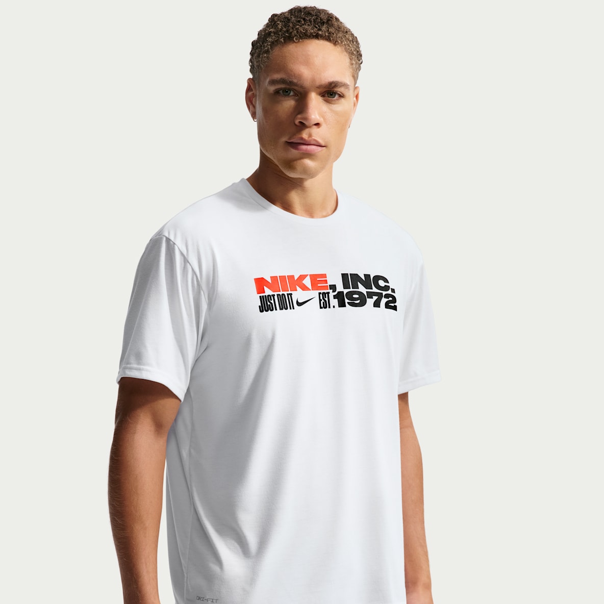 Nike Swim Hydroguard Dri-FIT 男子速干短袖上衣