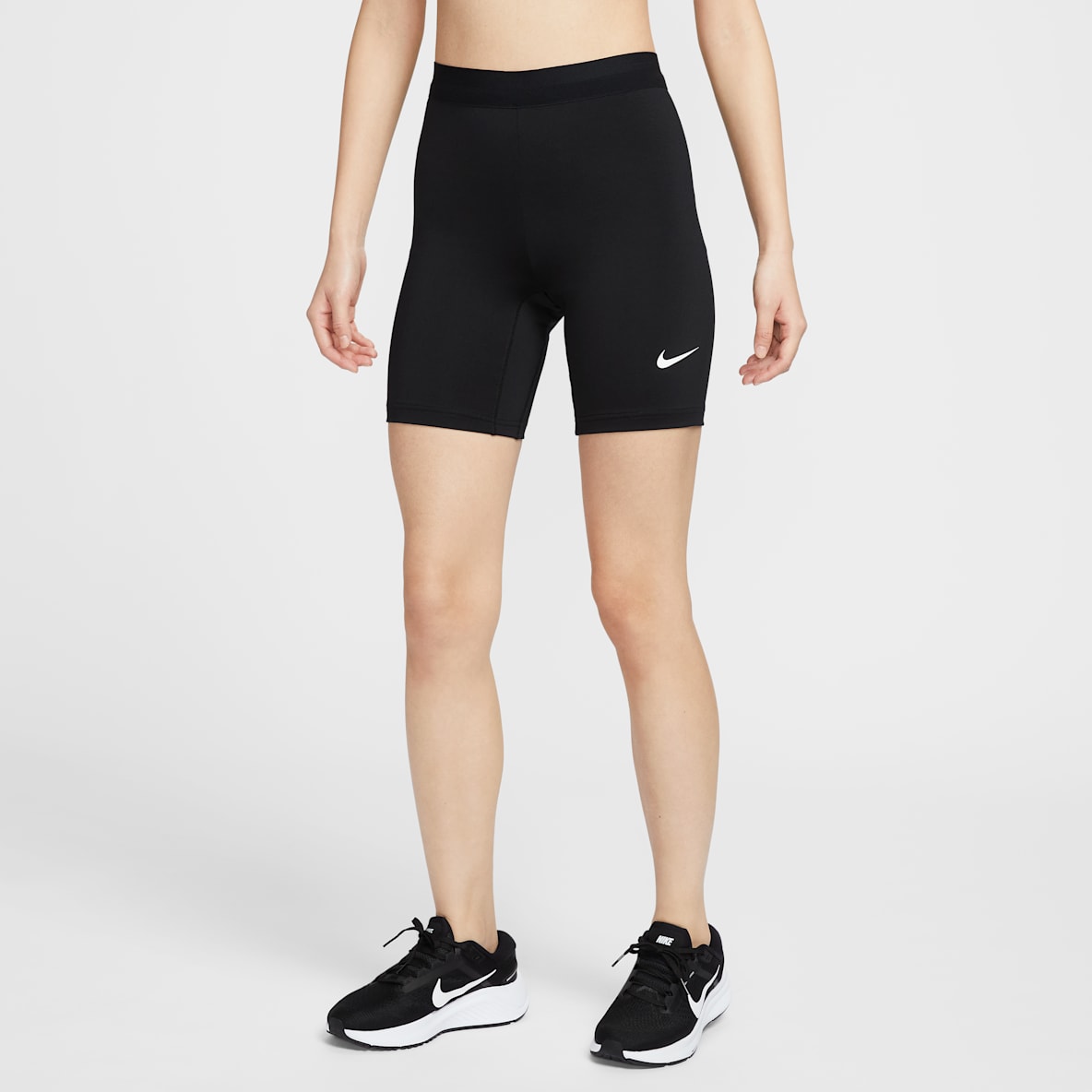 Nike Dri-FIT 女子速干紧身短裤