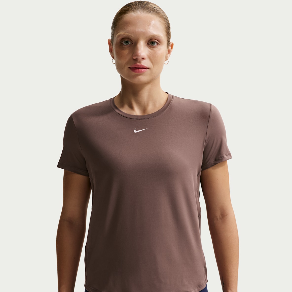 Nike One Classic Dri-FIT 女子透气速干经典款短袖上衣