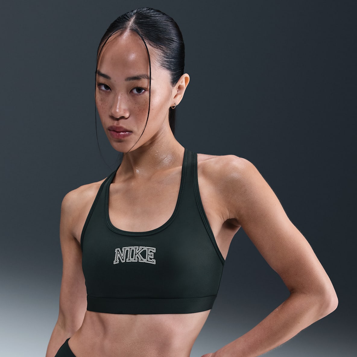 Nike Swoosh 女子中强度支撑速干衬垫运动内衣