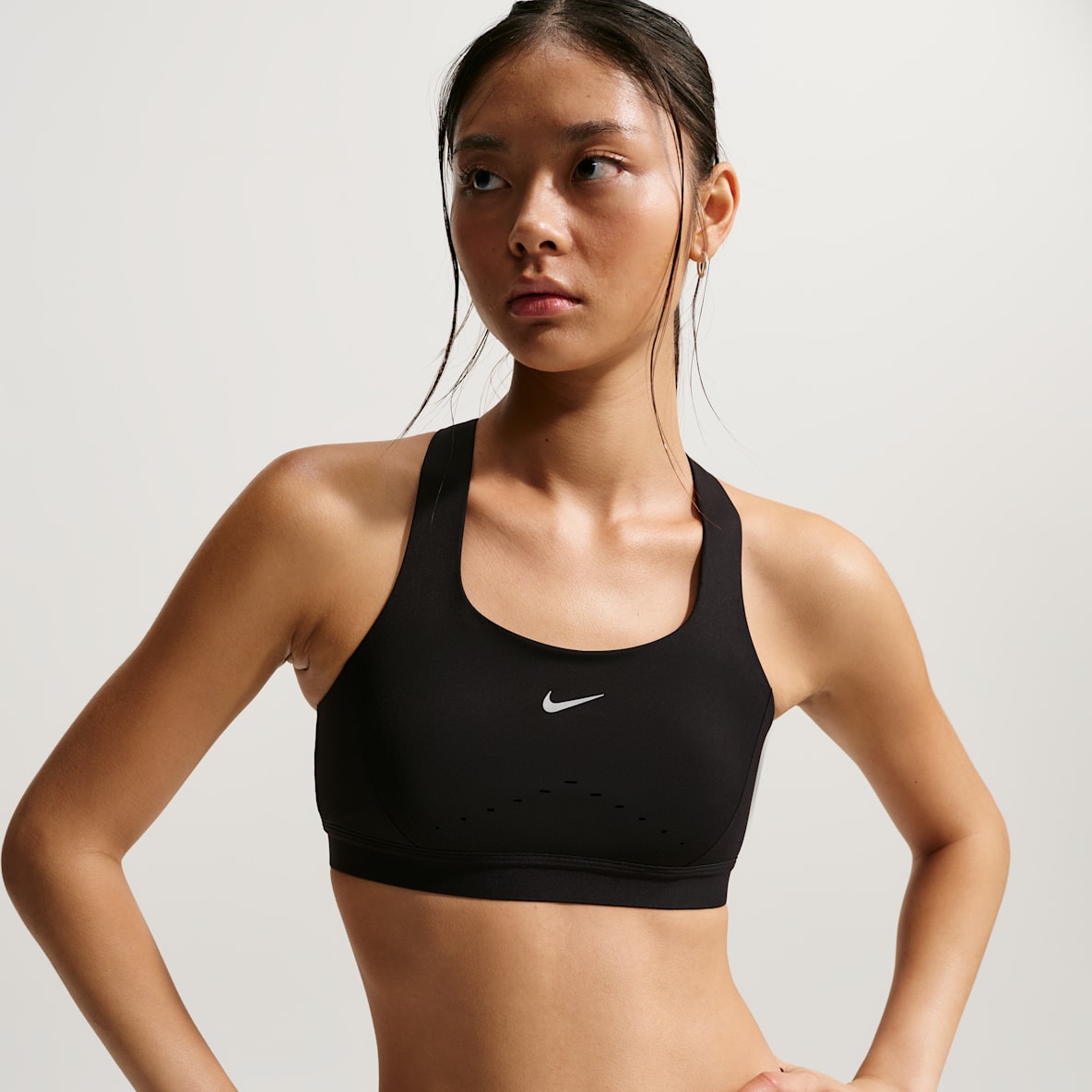 Nike Swift 女子速干高强度支撑轻衬运动内衣