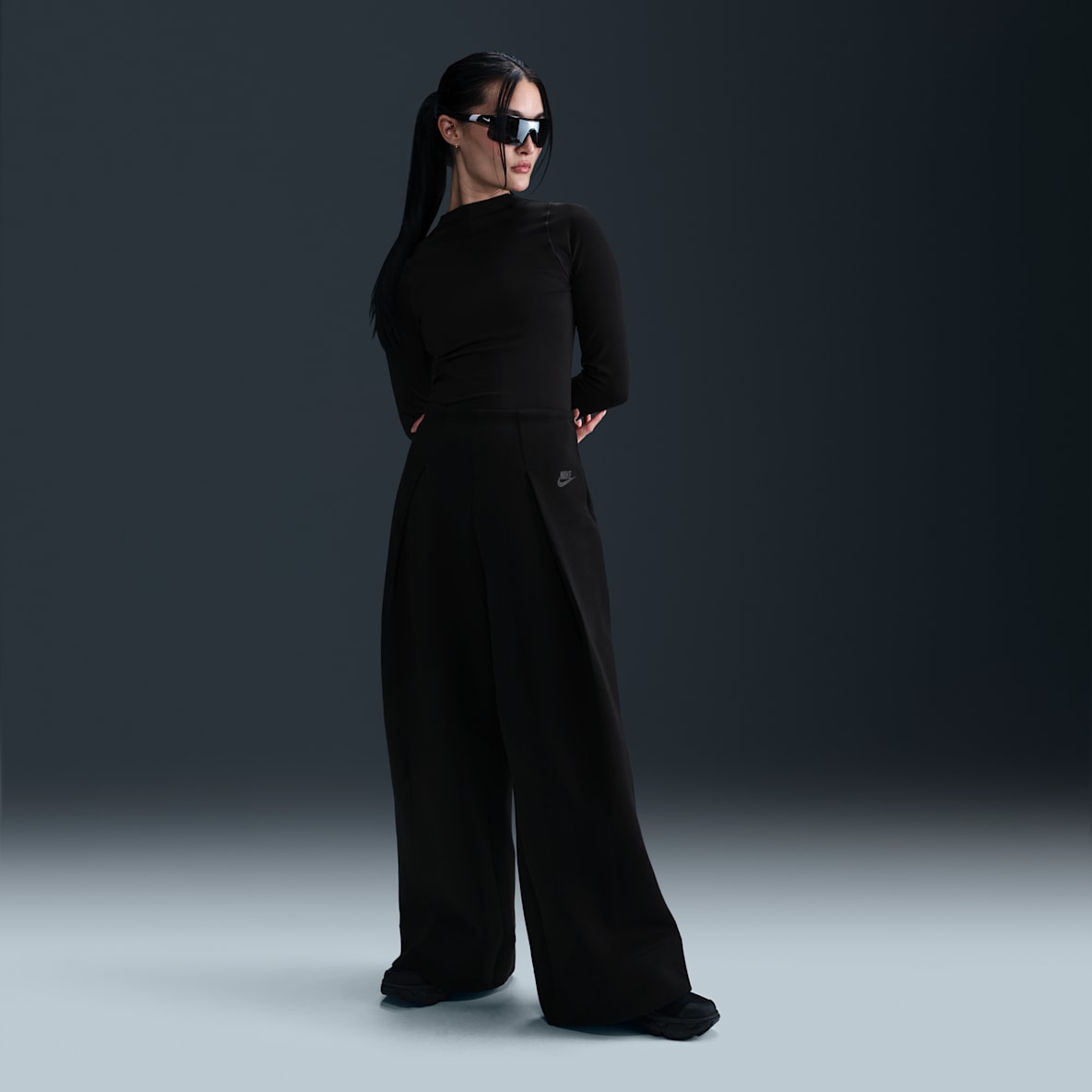 Nike Sportswear Tech Fleece 女子高腰褶裥长裤