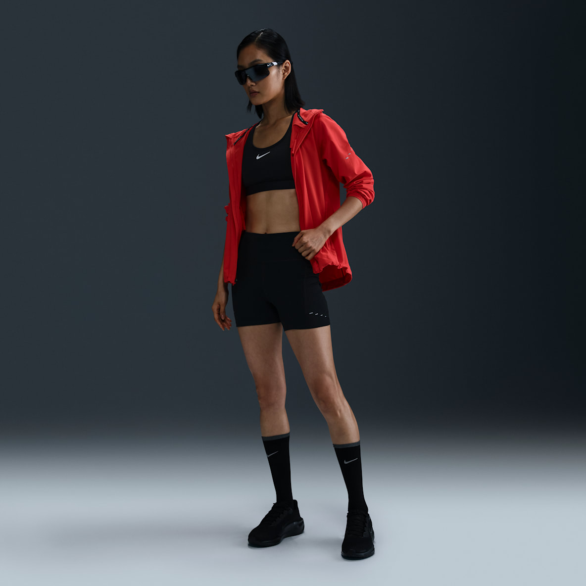 Nike Swift 女子高腰口袋速干紧身跑步短裤