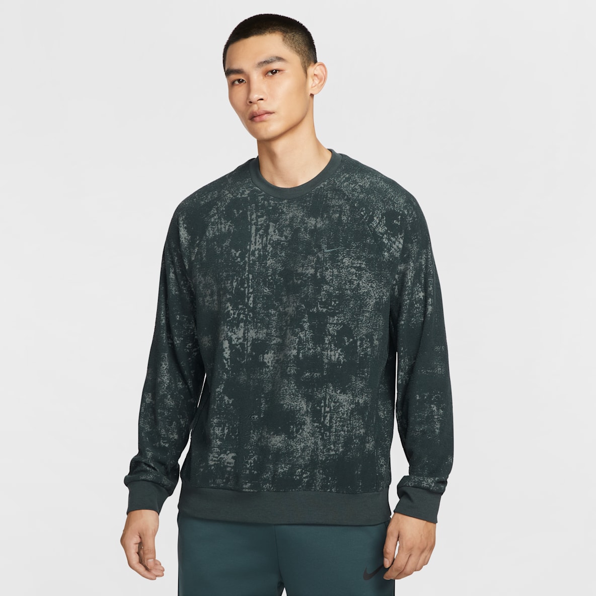 Nike Primary Therma-FIT 男子百搭薄绒圆领上衣